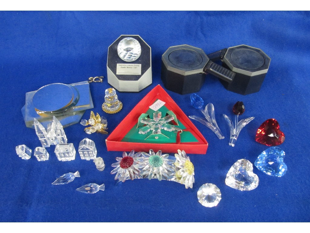 Appraisal: Collection of Swarovski ornaments including hearts wedding cake bouquet flowers