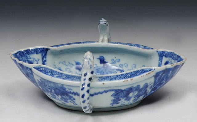 Appraisal: A CHINESE BLUE AND WHITE DOUBLE ENDED SAUCE BOAT with