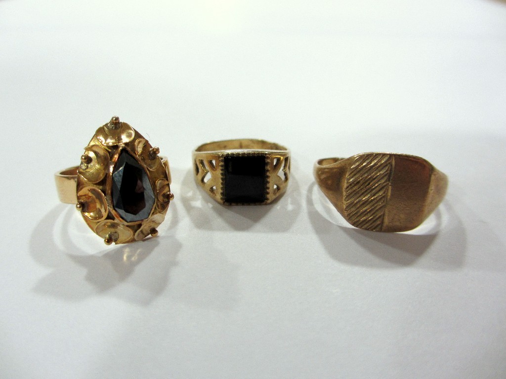 Appraisal: An kt haematite dress ring and two ct gold signet