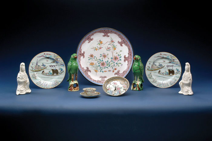 Appraisal: PAIR OF UNUSUAL CHINESE EXPORT PORCELAIN FAMILLE ROSE DECORATED PLATES