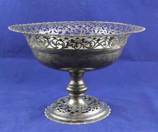 Appraisal: A George V silver pedestal bowl with engraved initial and