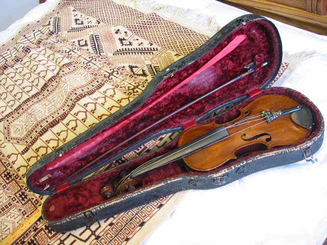 Appraisal: AN ANTIQUE VIOLIN AND BOW marked with the maker's name