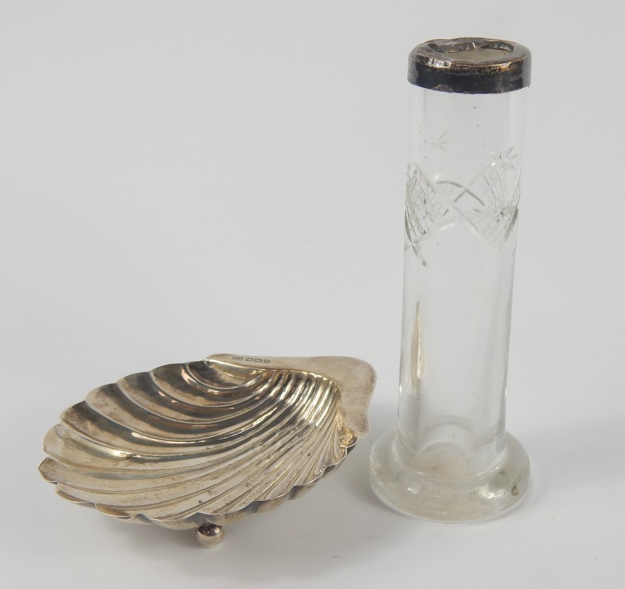 Appraisal: An Edward VII silver scallop shell butter dish raised on