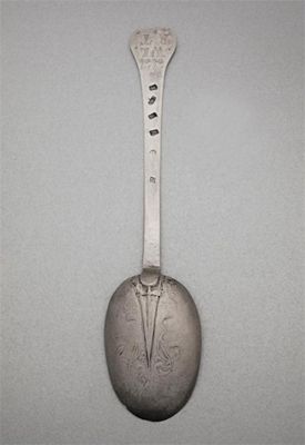 Appraisal: A William and Mary spoon pricked ' WL' over 'RT'