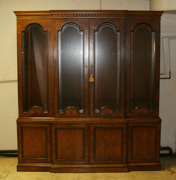 Appraisal: Large Henredon Palladian style china cabinet with arched doors above