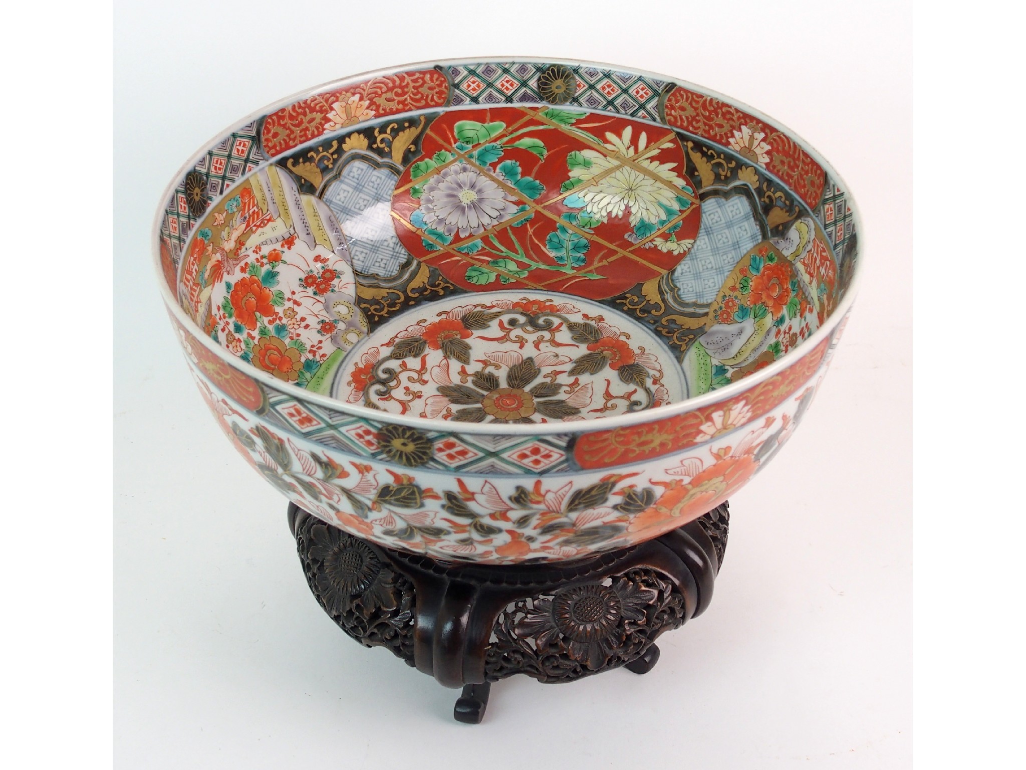 Appraisal: An Imari punch bowlpainted with panels of chrysanthemums peonies diaper