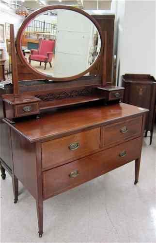 Appraisal: AN EDWARDIAN MAHOGANY VANITY DRESSER English c being a -drawer