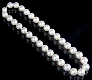 Appraisal: A Ladies Cultured Pearl Necklace A Ladies Cultured Pearl Necklace