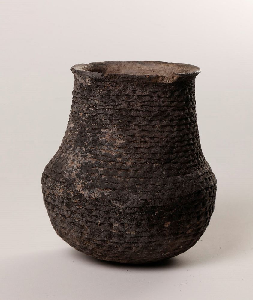 Appraisal: Anasazi Tularosa Corrugated Pottery Jar ca Anasazi Tularosa Corrugated Pottery