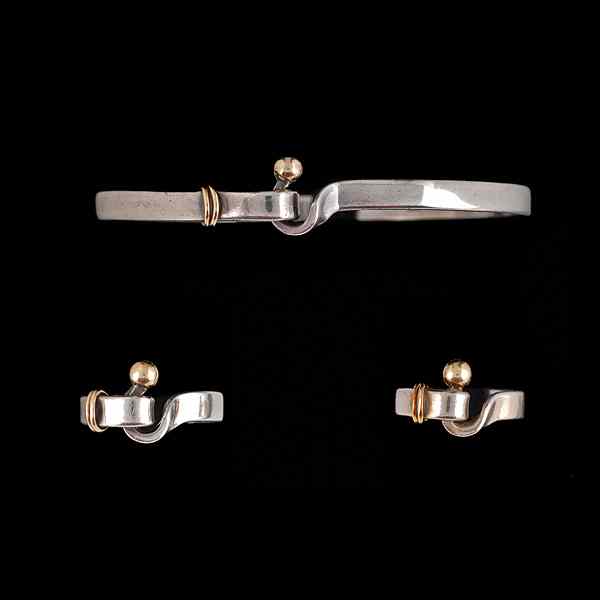 Appraisal: Tiffany Hook and Eye Sterling Set Tiffany signed set of