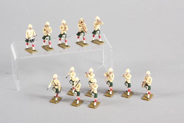 Appraisal: Lot of Metal Blackwatch Highlanders in Tropical Service Order all