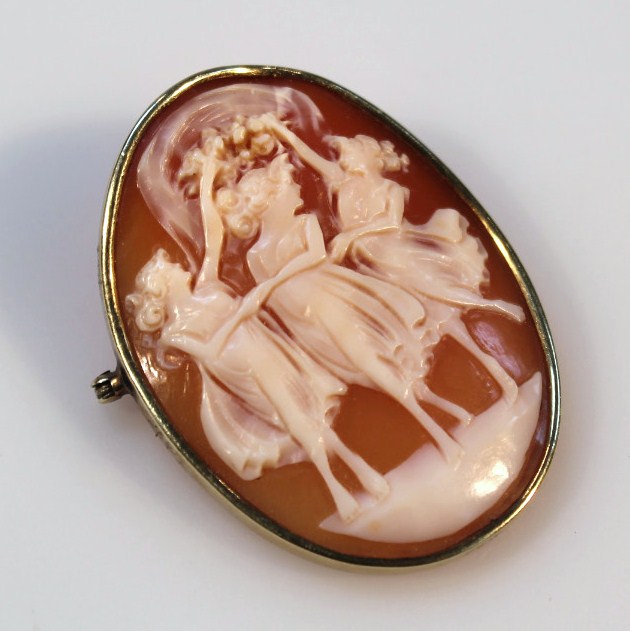 Appraisal: An early thC Italian shell cameo the oval body raised