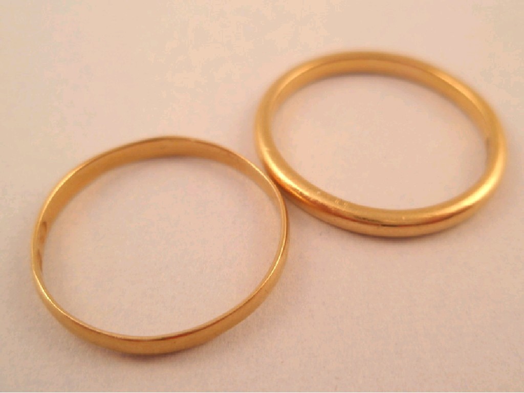 Appraisal: Two ct gold wedding bands g