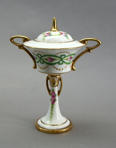 Appraisal: A Minton's urn and cover in white with gilded accents