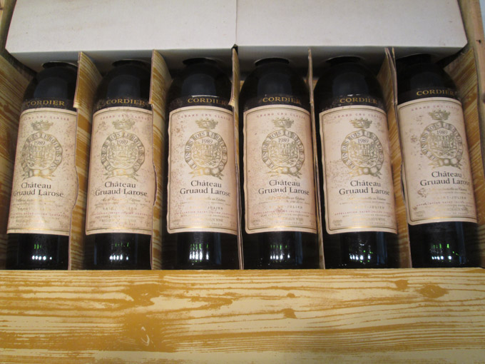 Appraisal: A CASE OF TWELVE BOTTLES OF VINTAGE FRENCH RED BORDEAUX