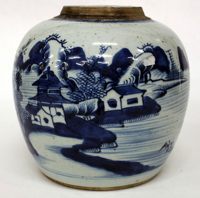 Appraisal: A LATE TH EARLY TH CENTURY ORIENTAL GINGER JAR with