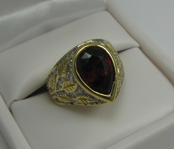 Appraisal: MAN'S GARNET DIAMOND AND K GOLD RING set with a