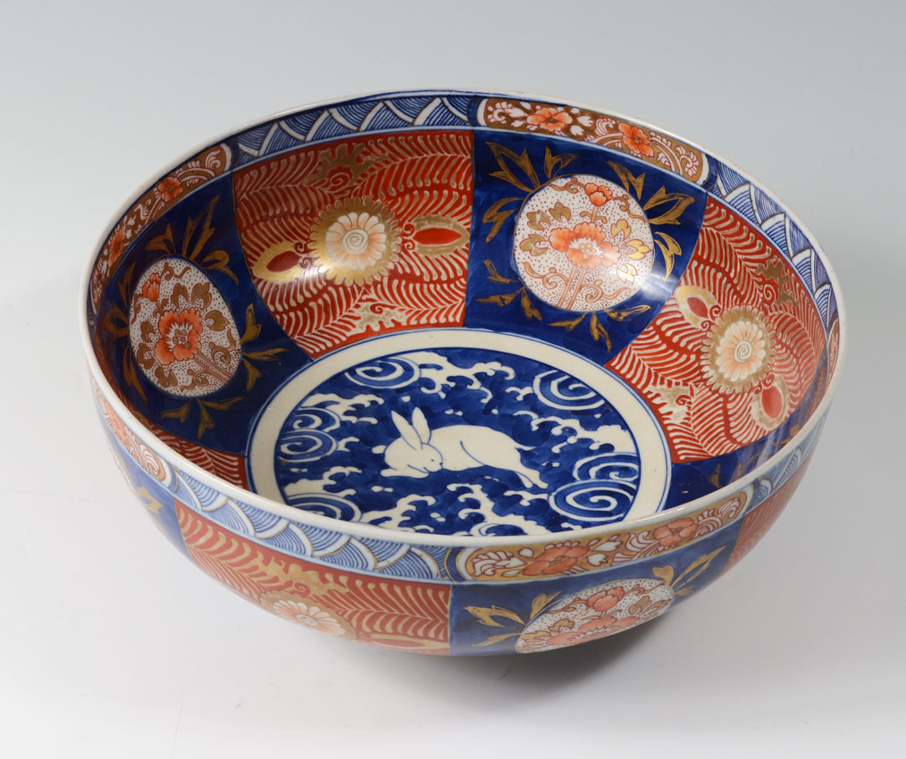 Appraisal: FOOTED JAPANESE IMARI BOWL WITH RABBIT CENTER Unsigned '' x