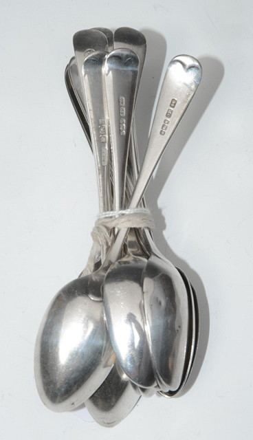 Appraisal: A COLLECTION OF FOURTEEN GEORGIAN AND LATER SILVER TEASPOONS varying