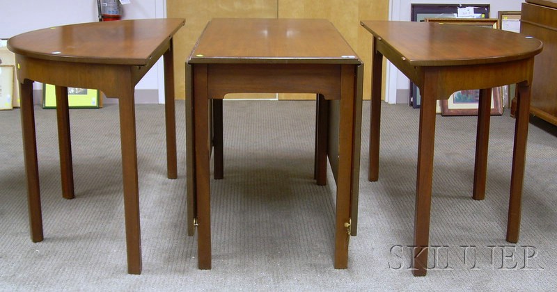 Appraisal: Kittinger Chippendale-style Mahogany Three-Part Banquet Table two D-shaped ends and