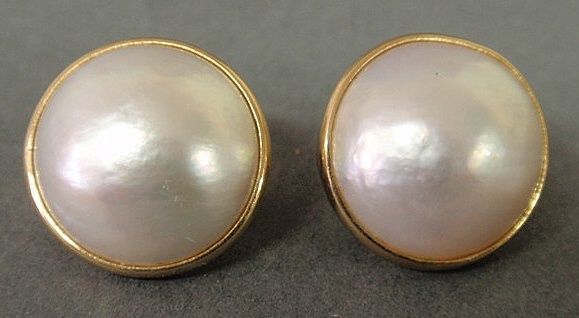 Appraisal: Pair of k gold and mm mabe pearl earrings