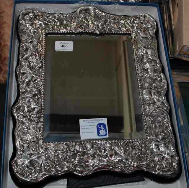 Appraisal: A VICTORIAN STYLE SILVER PHOTO FRAME with arching top with