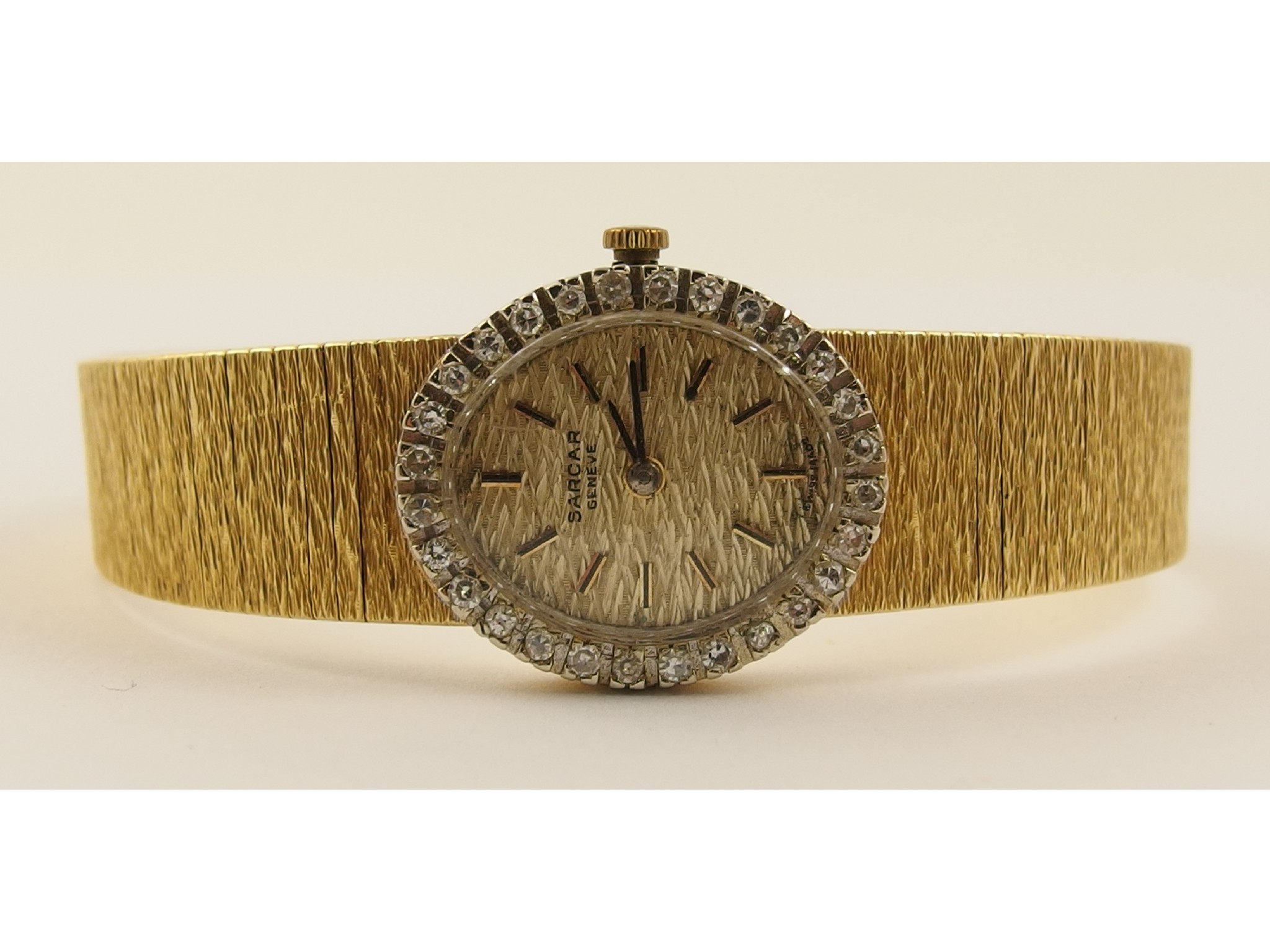 Appraisal: An ct ladies Sarcar diamond watchthe oval face is surrounded