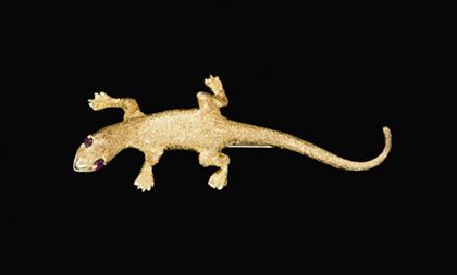 Appraisal: Yellow gold lizard brooch Set with ruby eyes L in