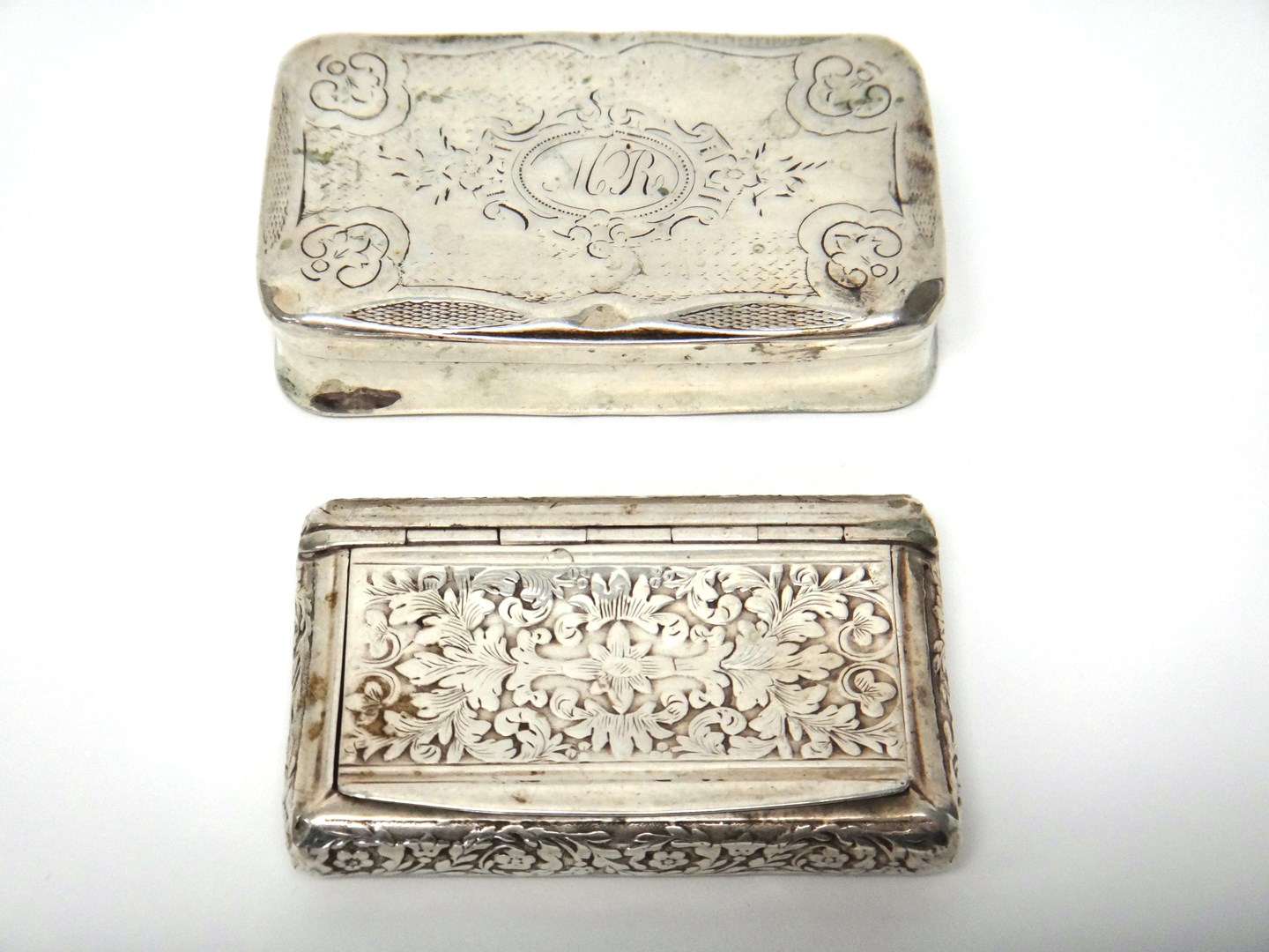 Appraisal: A French rectangular hinge lidded snuff box with engine turned