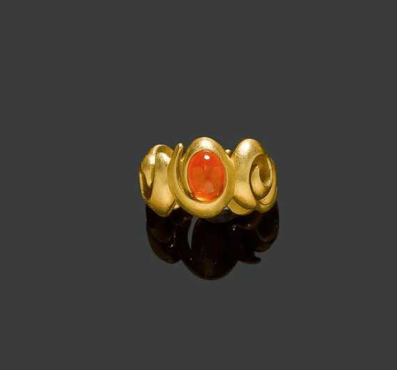 Appraisal: MANDARIN GARNET AND GOLD RING Yellow gold g Decorative casual