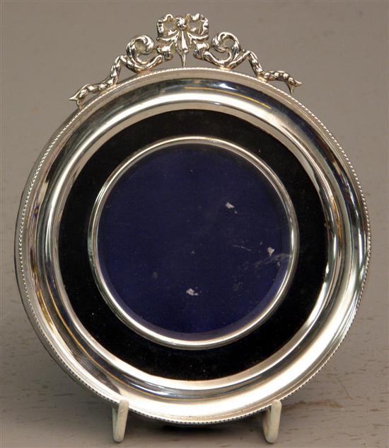 Appraisal: Edward VII silver circular photograph frame with beaded border and