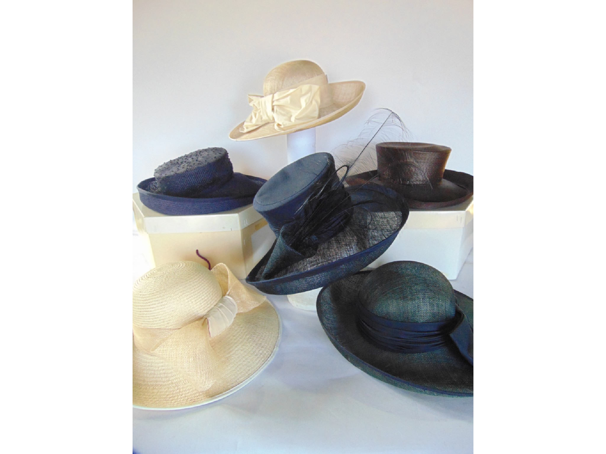 Appraisal: A collection of ladies hats including a navy straw hat