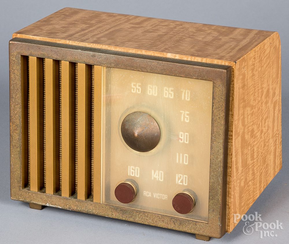 Appraisal: Early RCA Victor radio Early RCA Victor radio h w