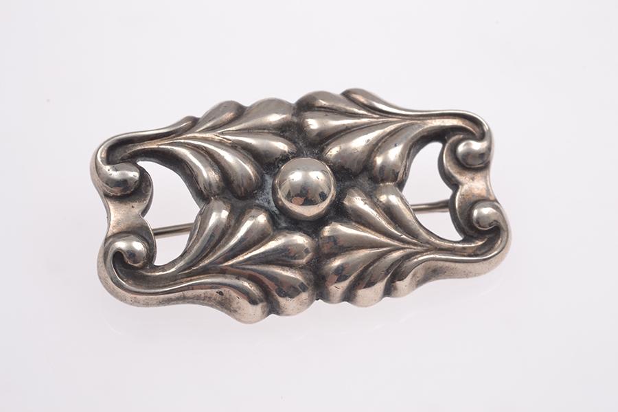 Appraisal: A BROOCH BY GEORG JENSEN IN STERLING SILVER REFERENCE A