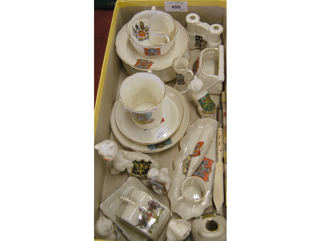 Appraisal: A quantity of Goss other crested china to w an