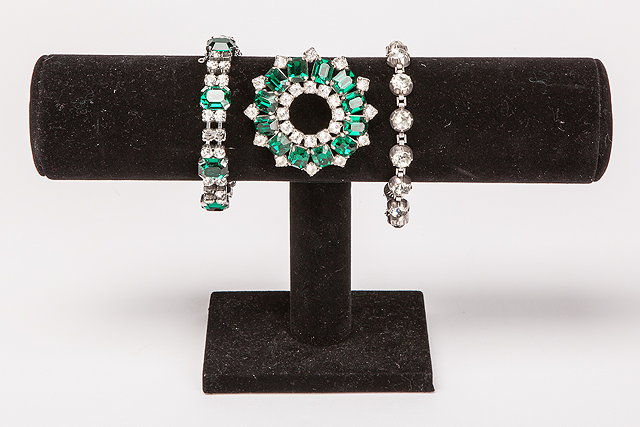 Appraisal: A green and white paste brooch with matching bracelet also