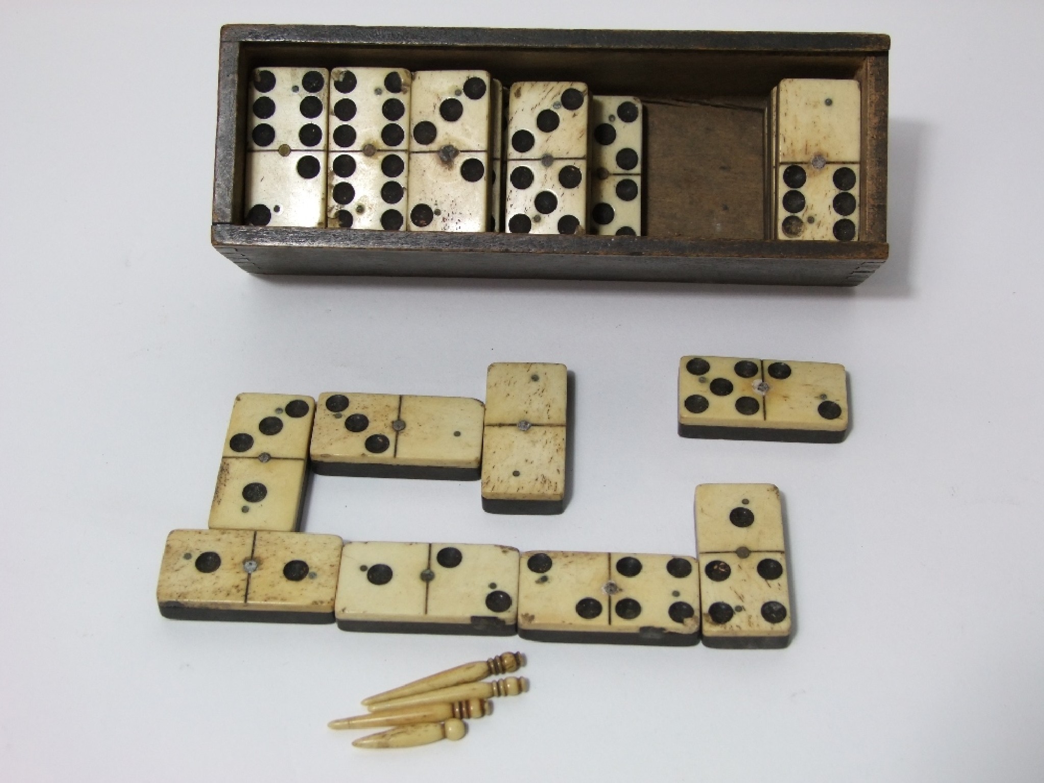 Appraisal: A cased set of th century bone and ebony dominoes