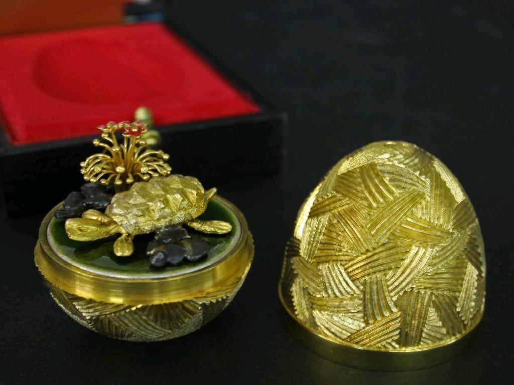 Appraisal: Stuart Devlin silver-gilt Easter egg limited edition the stylised egg