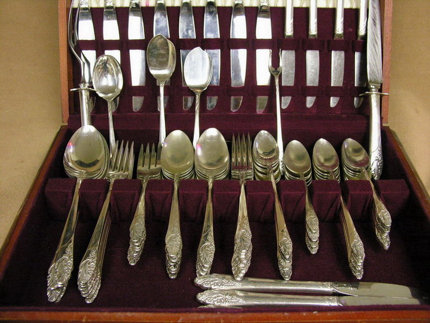 Appraisal: PCS ONEIDA COMMUNITY EVENING STAR FLATWARE Silver plate Includes -