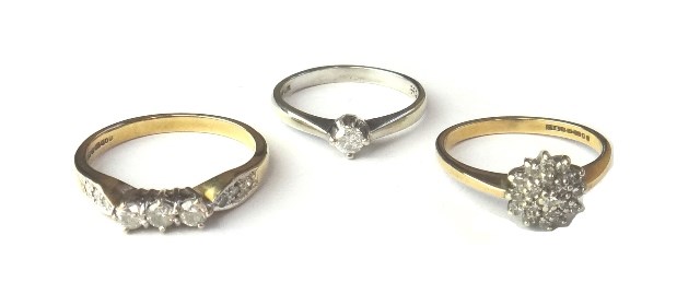 Appraisal: A ct white gold and diamond set single stone ring