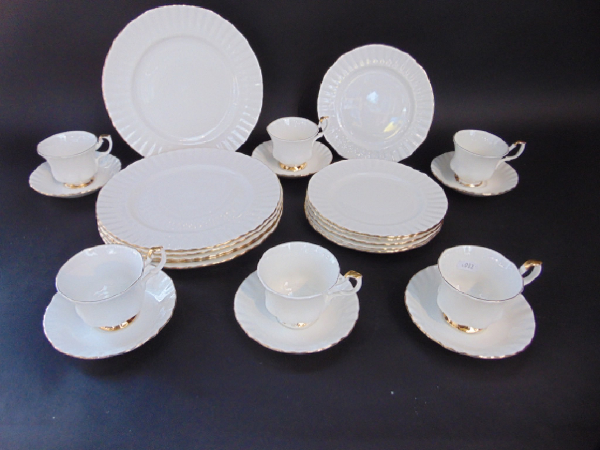 Appraisal: A collection of Royal Albert Val D'or dinner and tea