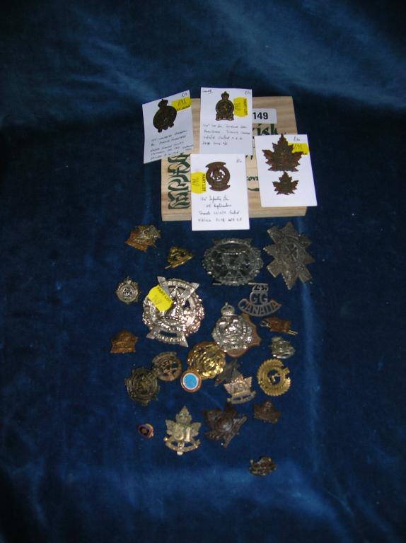 Appraisal: An assorted lot of Canadian Army cap badges -