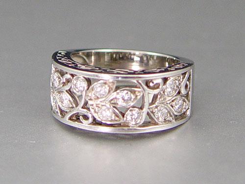 Appraisal: K WHITE GOLD STYLIZED LEAF DIAMOND BAND K white gold