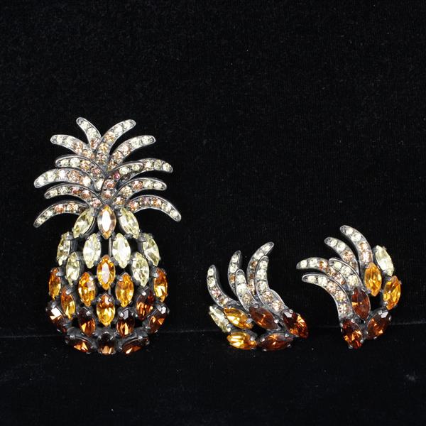 Appraisal: Schiaparelli Amber-colored Pineapple Pin matching Clip on Earrings H