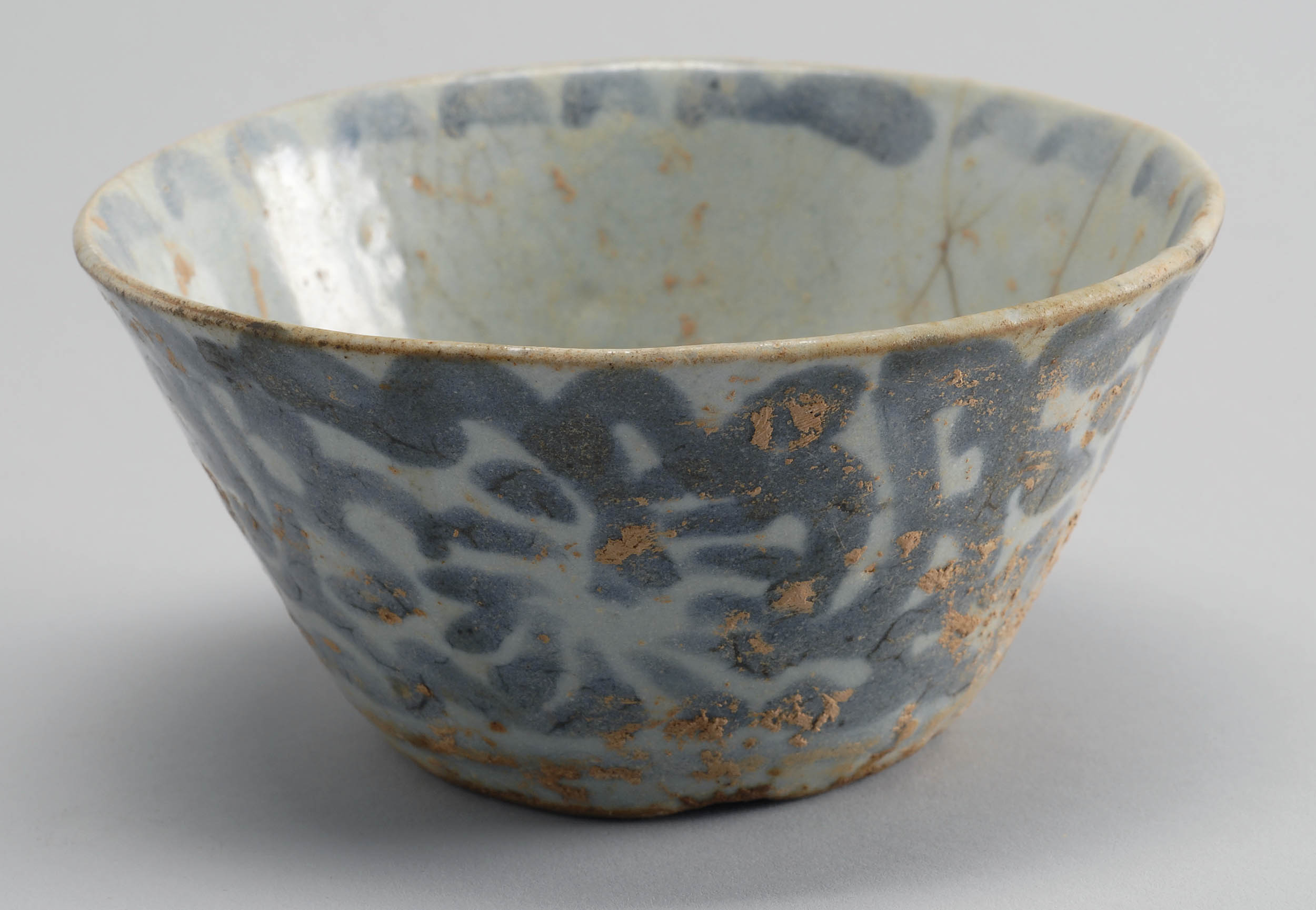 Appraisal: BLUE AND WHITE PORCELAIN BOWL Ming DynastyWith stylized floral design