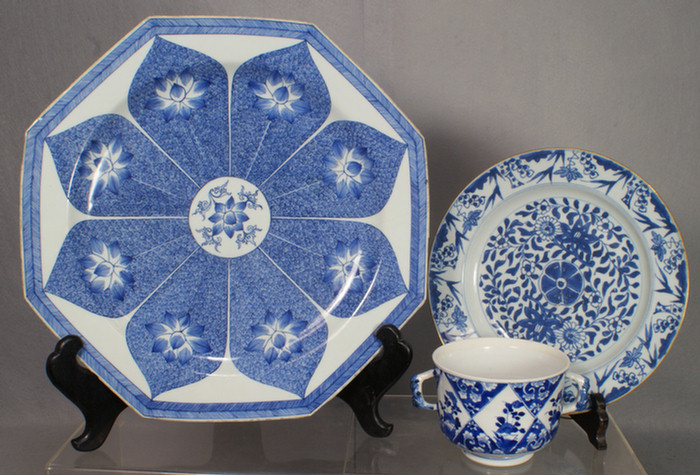 Appraisal: Chinese export porcelain blue and white lot of pieces to