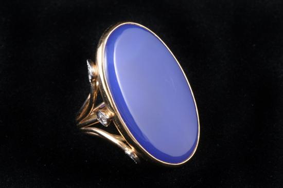 Appraisal: K YELLOW GOLD DIAMOND AND LAPIS LAZULI RING Polished lapis