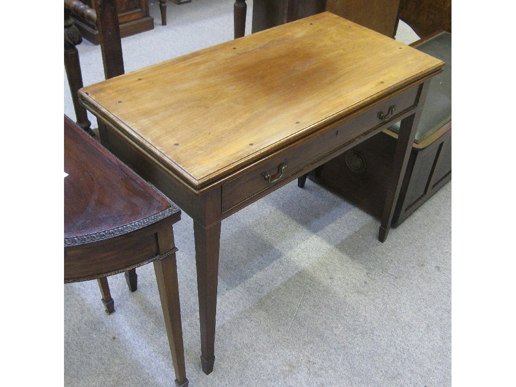 Appraisal: Victorian mahogany turnover tea table