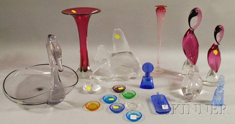 Appraisal: Nineteen Art Deco and Modern Art Glass Items including eleven