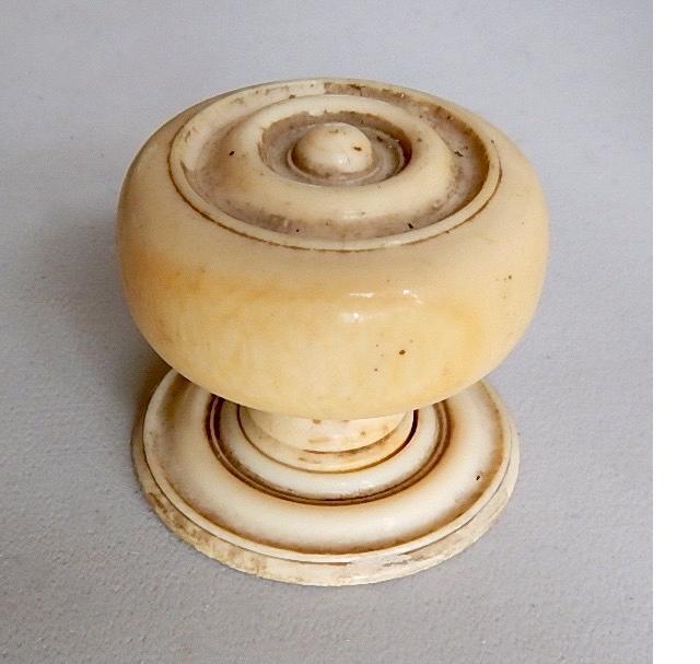 Appraisal: A Victorian turned ivory knop door handle with back plate